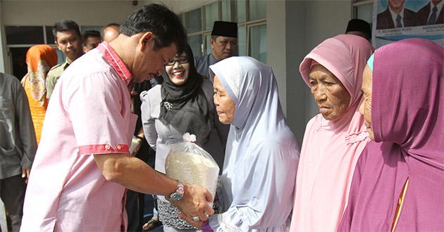 30 Ton Beras Tegahan BC Dibagikan ke Masyarakat